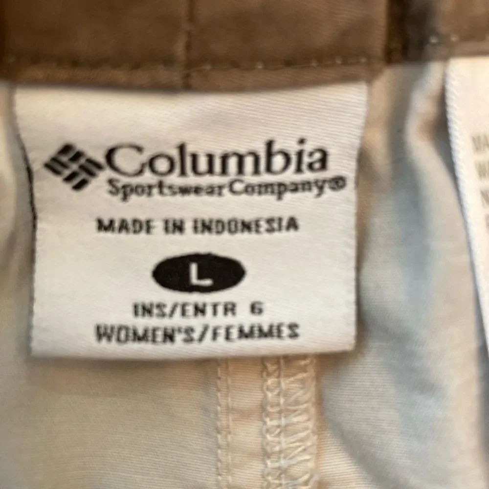 Columbia Shorts w/ toggle waist clinchers good for hiking outdoors, lightweight
